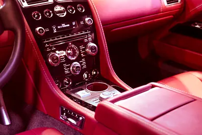 2014 Aston Martin RAPIDE — миниатюра 9