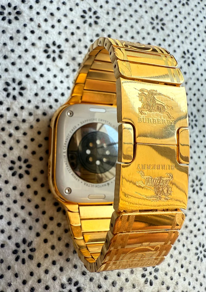 Stunning 24K Gold Watch with Bold ساعة ابل الترا جديدة مطلية ذهب