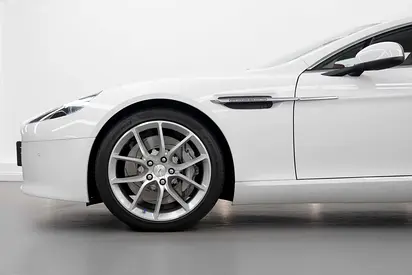 2014 Aston Martin RAPIDE — миниатюра 6