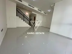 R2M14 | VACANT | CLOSED KITCHEN | BIG LIVING ROOM