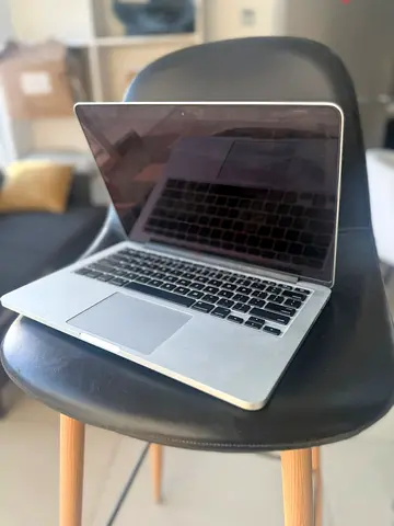 Sleek and Stylish MacBook - Perfect for Work and Play!