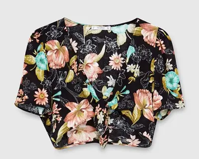 A very elegant, colorful two-piece set