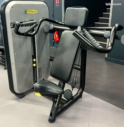 تمرين ضغط الكتف من تكنوجيم إليمنت Shoulder Press Technogym Element