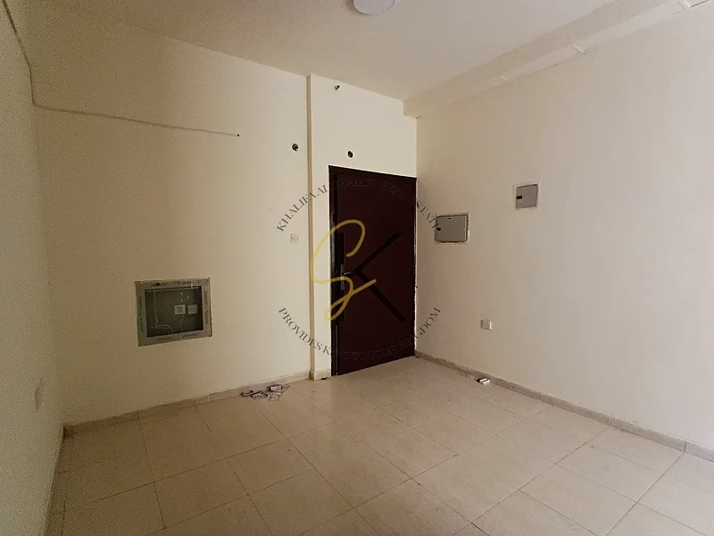 غرفة نظيفة ومرتبة مليئة بمنشأة عائلية بالقرب من حديقة، للاتصال بابار64410799152770114