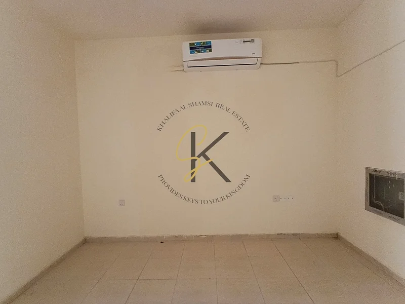 غرفة نظيفة ومرتبة مليئة بمنشأة عائلية بالقرب من حديقة، للاتصال بابار64410799152770110