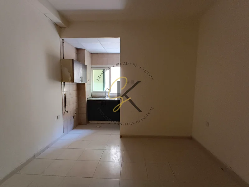 غرفة نظيفة ومرتبة مليئة بمنشأة عائلية بالقرب من حديقة، للاتصال بابار64410799152770112