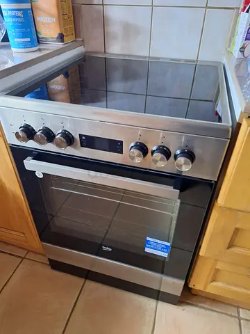 Beko 4 hobs Electric ceramic cooker 60cm same like new