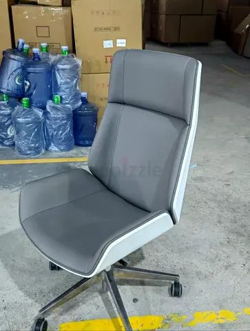Stylish Executive Office Chair in Grey