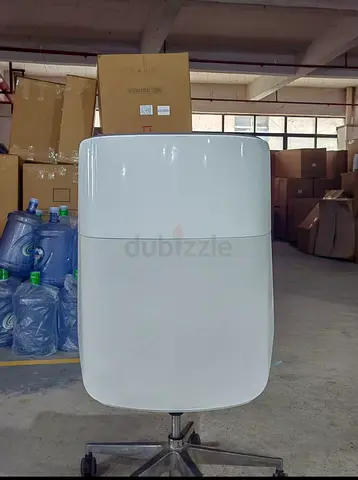 Sleek White Office Chair with Adjustable Height