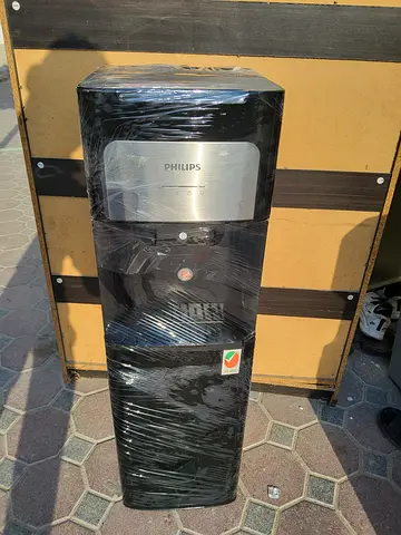 Bottom load water dispenser