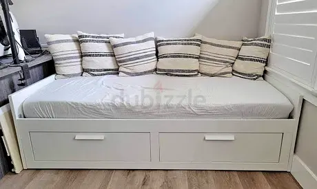 ‎IKEA brimness Day bed with 2 storage drawers underneath and with 2 IKEA mattresses