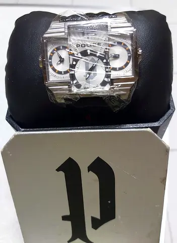 POLICE HAMMERHEAD WATCH
BRAND NEW NEVER USED