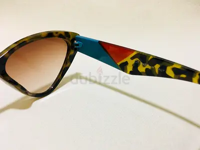 Leopard print. Color pop. Cat-eye confidence. ️