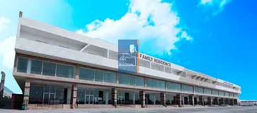 Spacious &amp; Modern Showroom, Excellent Visibility