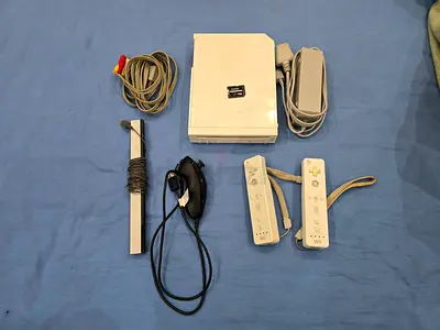 Nintendo Wii White Homebrowed + 32GB SD Card with games + 2 Controllers