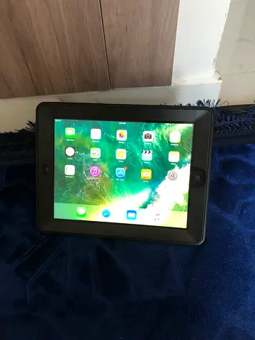 IPAD 4th GEN 32GB - BRAND NEW CONDITION!!! ONLY 180!!!