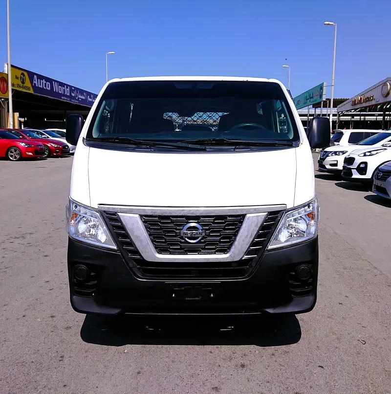 Nissan Urvan 2020 — photo 1 of 11