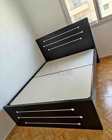 Queen Bed Selling offer price