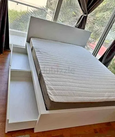 Malam king size bed 180/200cm bed , 2 storage drawers underneath and with Ikea mattress