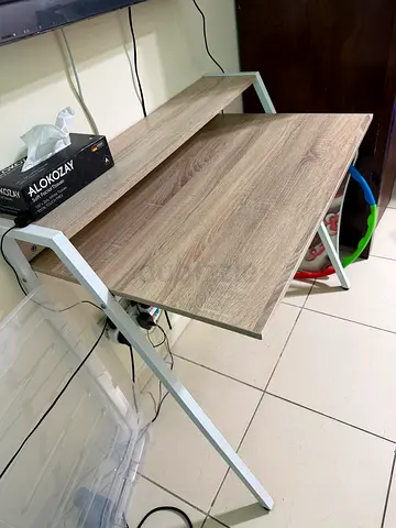 Laptop/ computer table