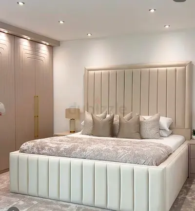 Elegant Modern Bed with Stylish Headboa