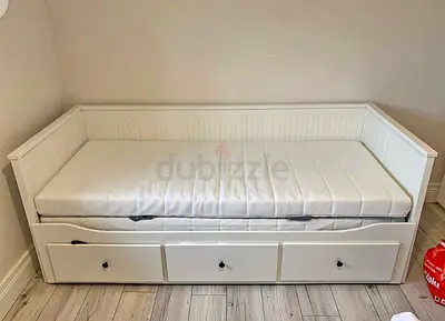‎IKEA hamness Day bed with 3 storage drawers underneath and with 2 IKEA mattresses