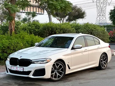BMW 520i M-Kit 2023 GCC UNDER WARRANTY AND CONTRACT SERVICE FULL OPTION