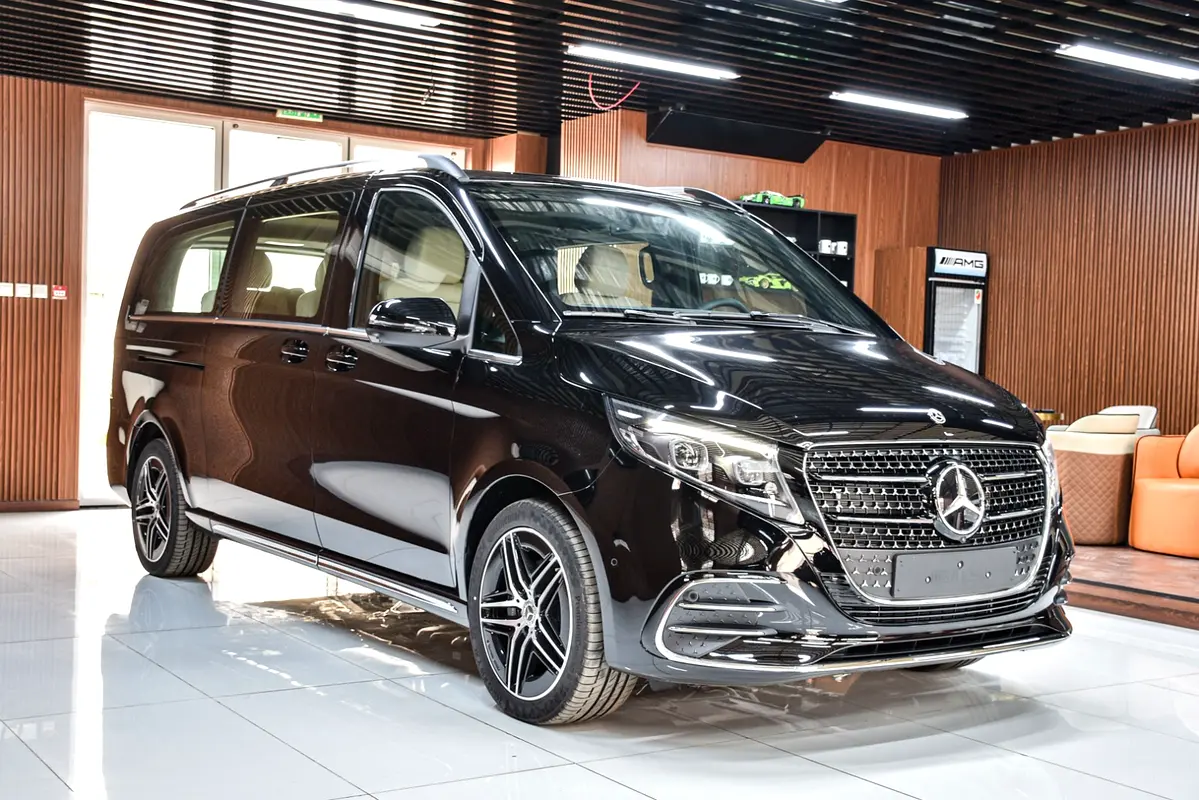 Mercedes-Benz V-Class 2026 — photo 1 of 17