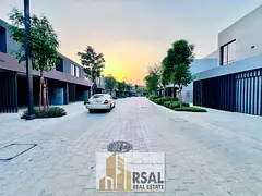 Single Row 3BR / Ready to Move / Semi Corner unit / robinia Massar