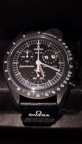Swatch x omega moonphase snoopy black.