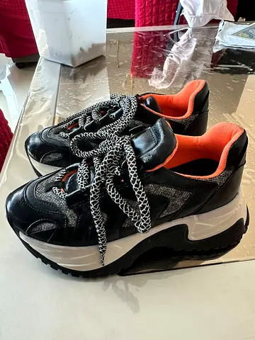 حذاء رياضي للسيدات كاجوال تركي المنشأ