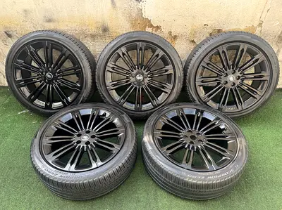 5x Original 2024 Range Rover 23inch Rims with Pirelli Tyres
