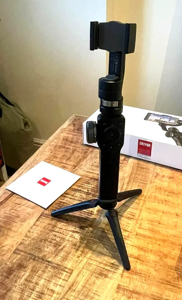 Compact Camera Gimbal Stabilizer for Smooth Filming65073401074562110