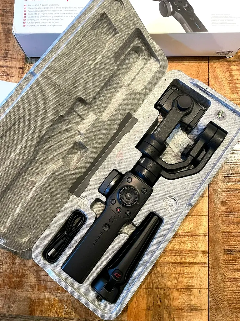 Compact Camera Gimbal Stabilizer for Smooth Filming65073401074562113