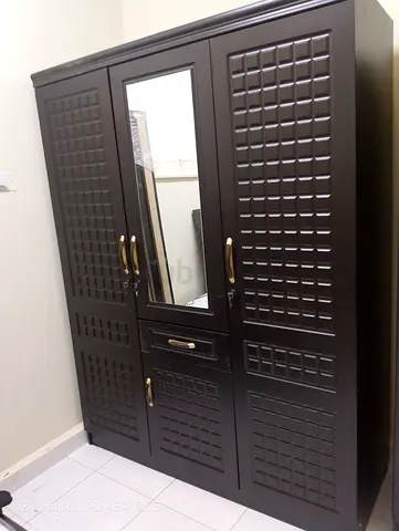 3 door wardrobe selling