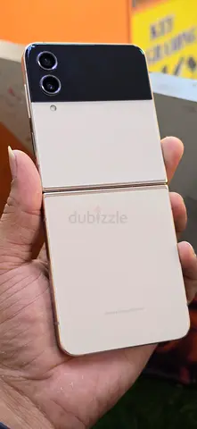 Samsung Galaxy Z Flip 4 - Unfold a New Experience!
