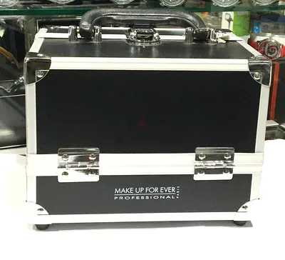 MAKEUP CASE