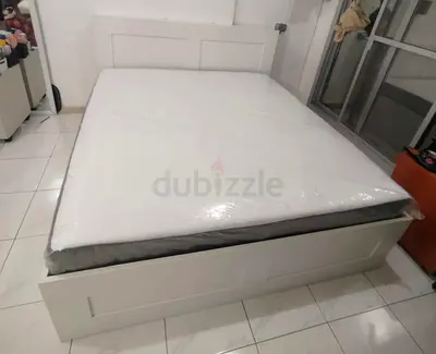 Ikea brimness king size bed with headboard+ 4 big storage drawers underneath with IKEA mattress 180×