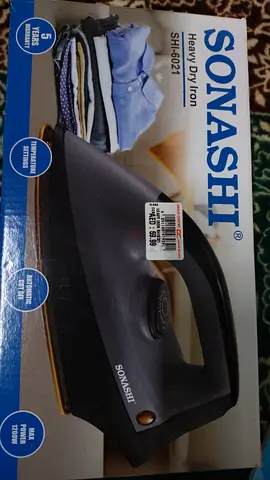 SONASHI Heavy Duty Iron - Perfect for Crisp, Wrinkle-Free Clothes!