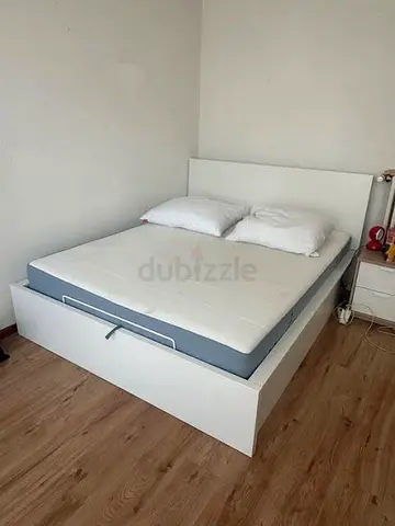 ‎Ikea queen size hydraulic bed with Ikea mattress