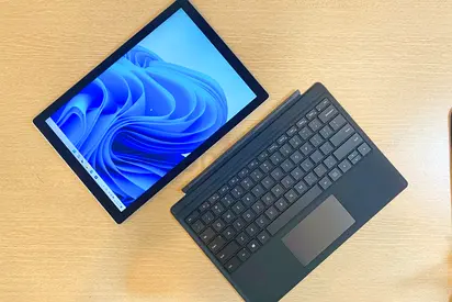 Surface pro 7 Plus - Core i7 11th GEN - 16gb ram - 100% original - personal used laptop + Tablet 8 x