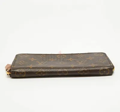 Louis Vuitton Monogram canvas Wallet. Authentic