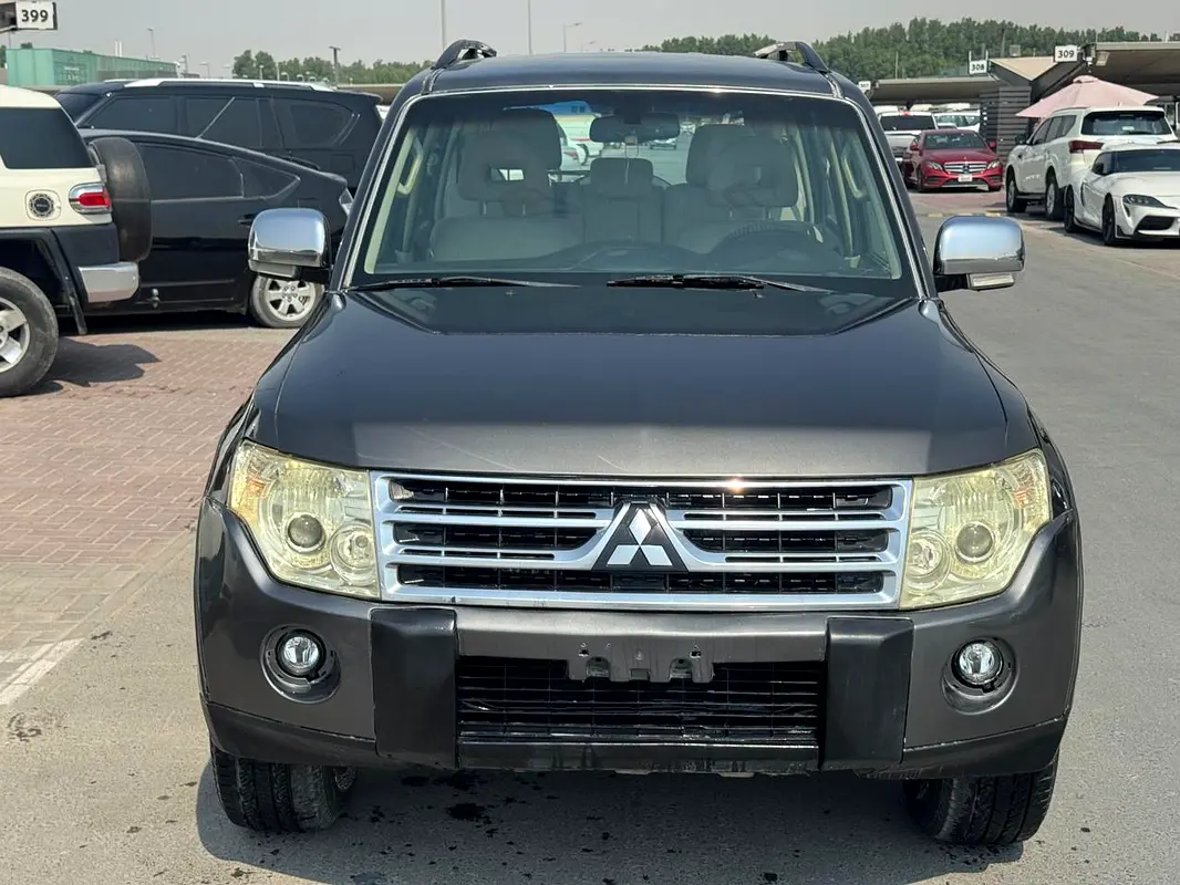 Mitsubishi Pajero 2011 — photo 1 of 10