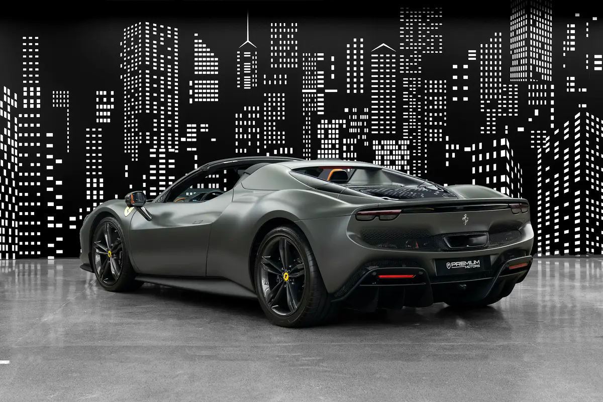 فيراري 296 جي تي إس 2025