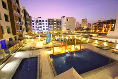 Pool View - Large Layout - Chiller Free - Bright