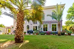 EXCLUSIVE 5 BR + Study Custom-Built | Good Location