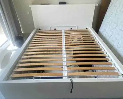 ‎Ikea queen size hydraulic bed with Ikea mattress