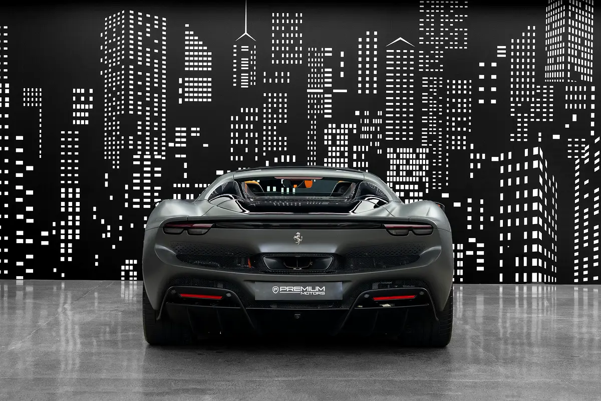 فيراري 296 جي تي إس 2025