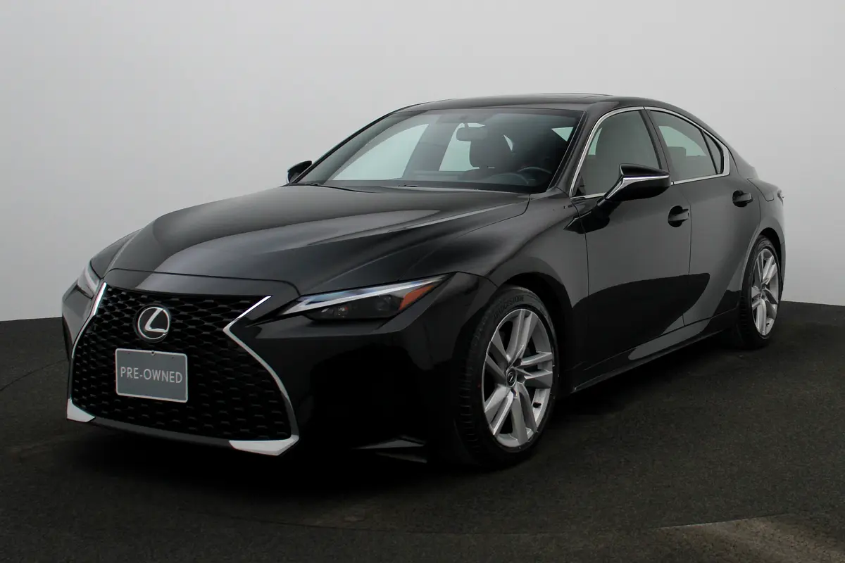 Lexus IS-Series 2024 — photo 1 of 20