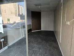 1 DOOR SHOP FOR BUSINESS PURPOSES READY FOR RENT
